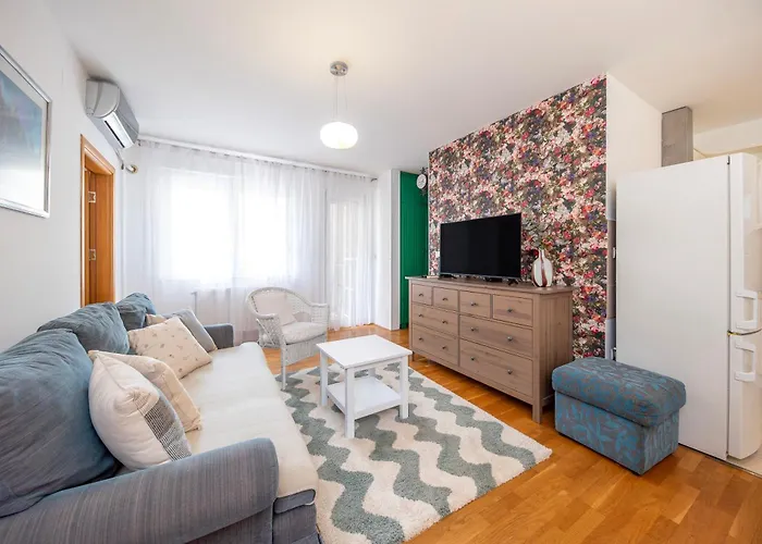 Modern Living Apt - Sapphire - Private Parking