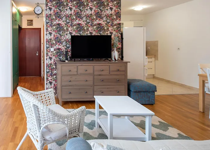 Modern Living Apt - Sapphire - Private Parking