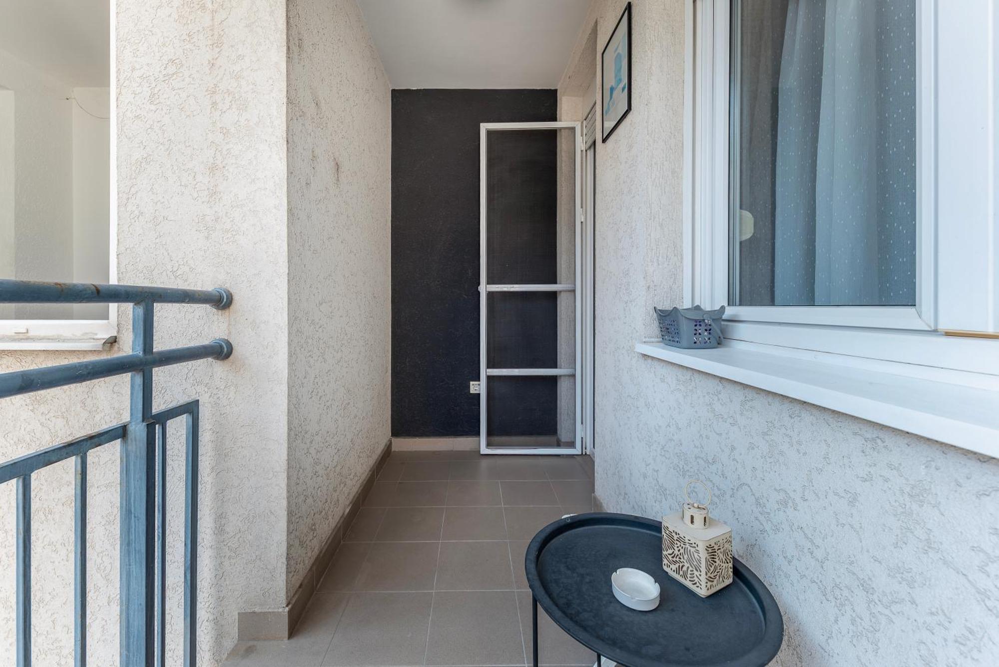 Modern Living - Sapphire - Private Parking Apartment *